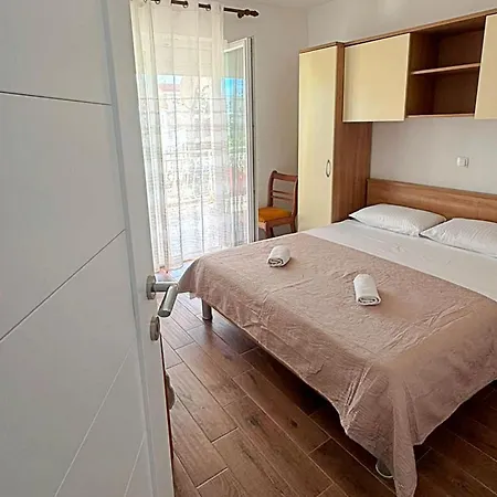 Luca Apartament *