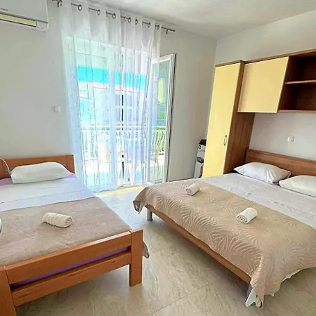 Luca Apartament *
