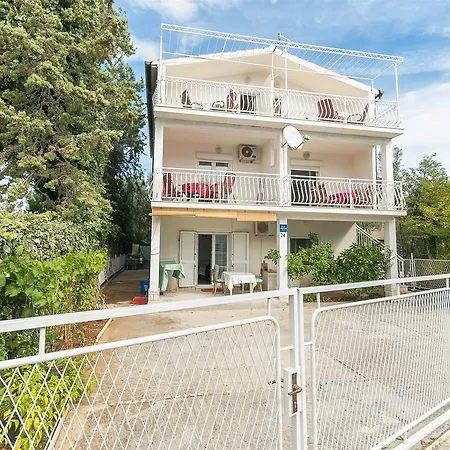 Luca Apartament *